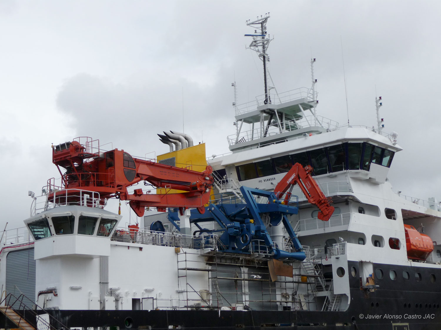 RRS Discovery in dock